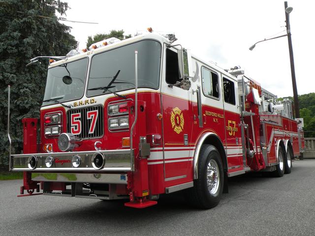 Tower Ladder 57 (2000 Seagrave)